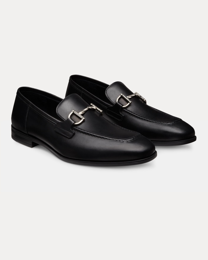 Men’s black Simon Twistbit Loafer in leather with metal Twistbit ornament and rounded square toe